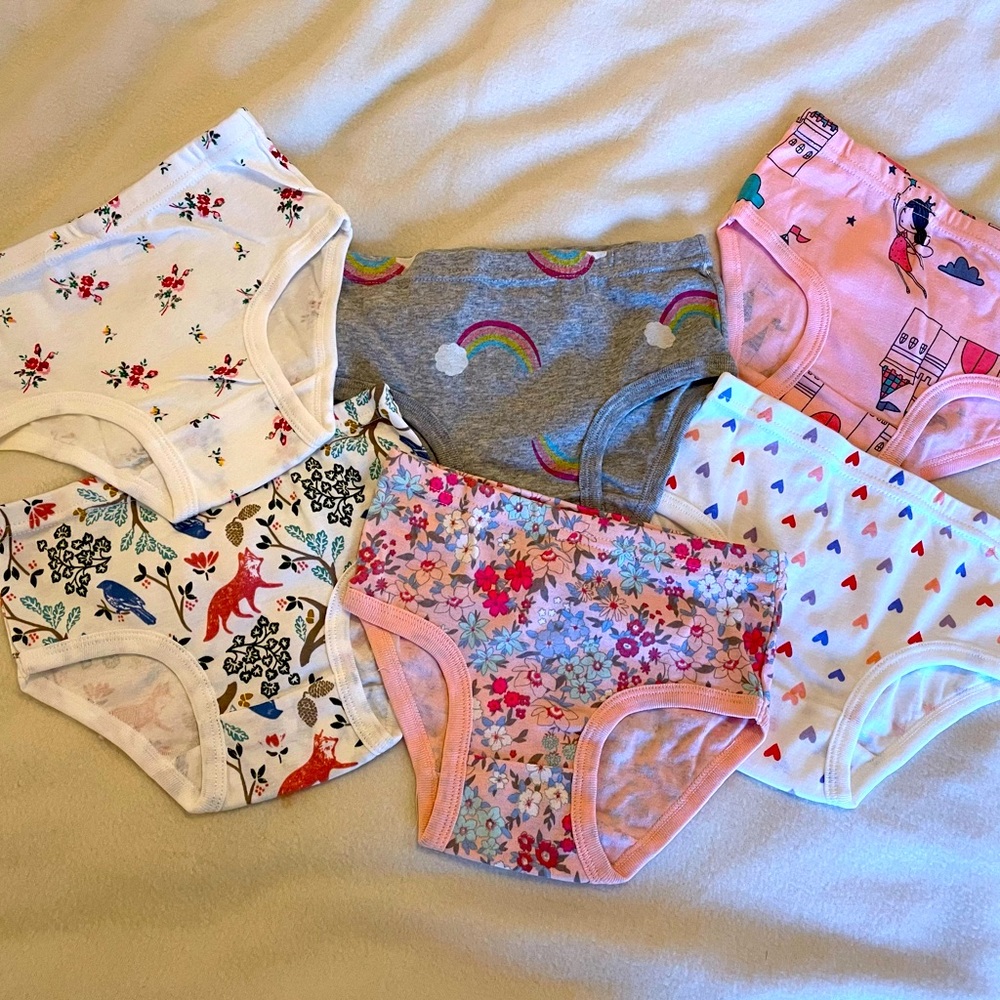 ⭐️NWOT Size 140 (6) set of 6 adorable underwear. Brand new!